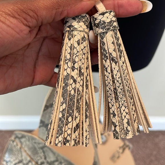 New! Tassel Dome Handbag - Picture 6 of 11